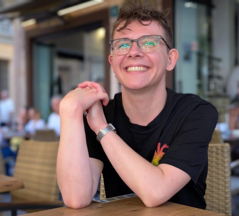 Foto: privat Foto von Isus Regenbrecht. Kopf, Schultern und Brustbereich sind sichtbar. Die wichtigen Informationen stehen im Text nebendran.